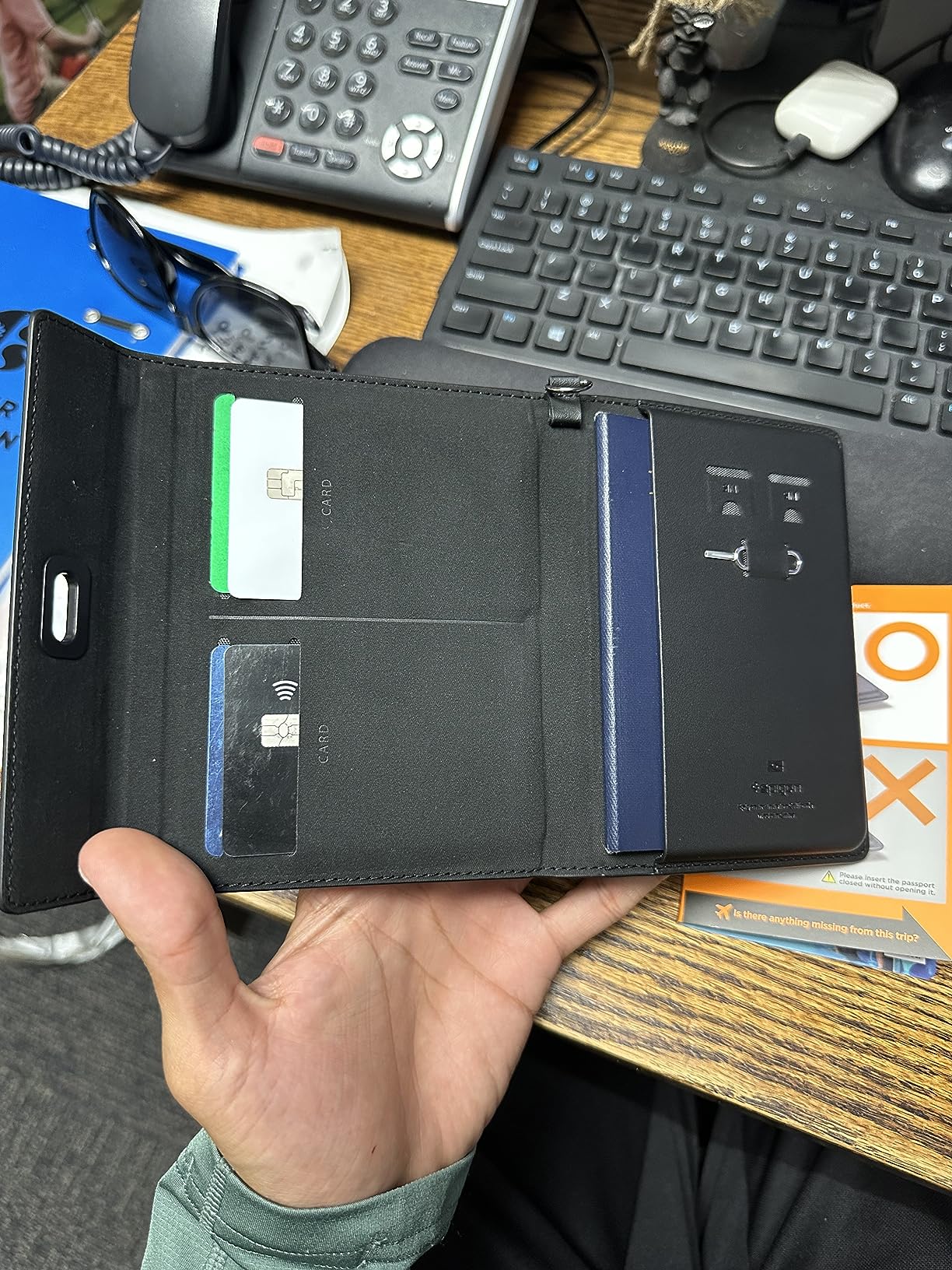 TravelGuard Pro — Porte-Passeport Ultra-Sécurisé
